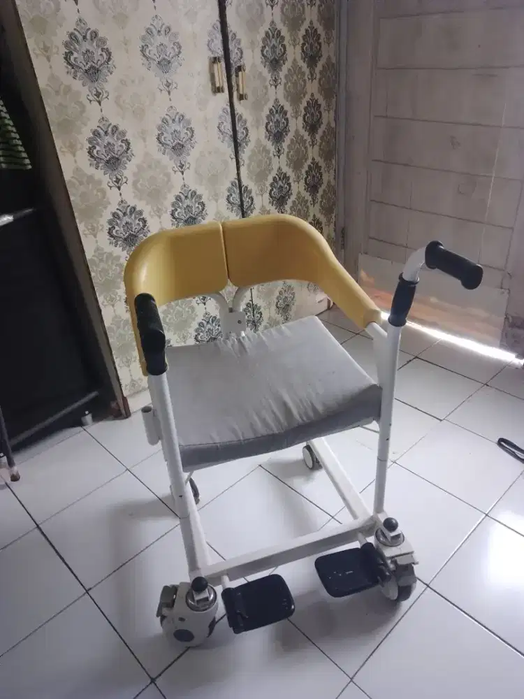 Kursi roda transfer toilet manual