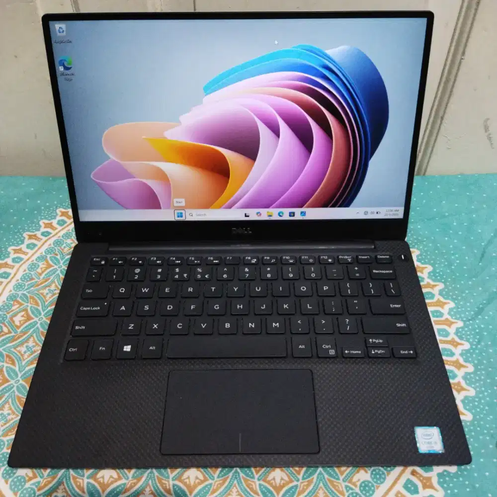 DELL XPS 13 9350 i5 8GB/256GB IPS FHD Backlight laptop premium