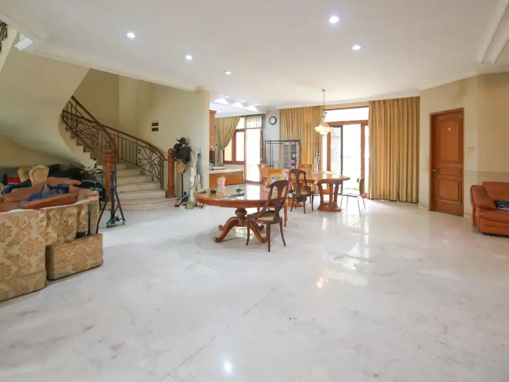 Rumah Mewah di Pondok Indah, Akses Mudah dari Kemang, Jagakarsa