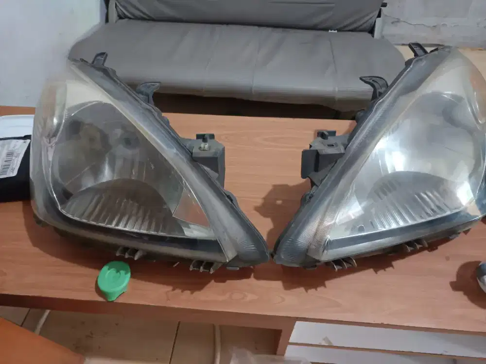 Headlamp xenia vvti