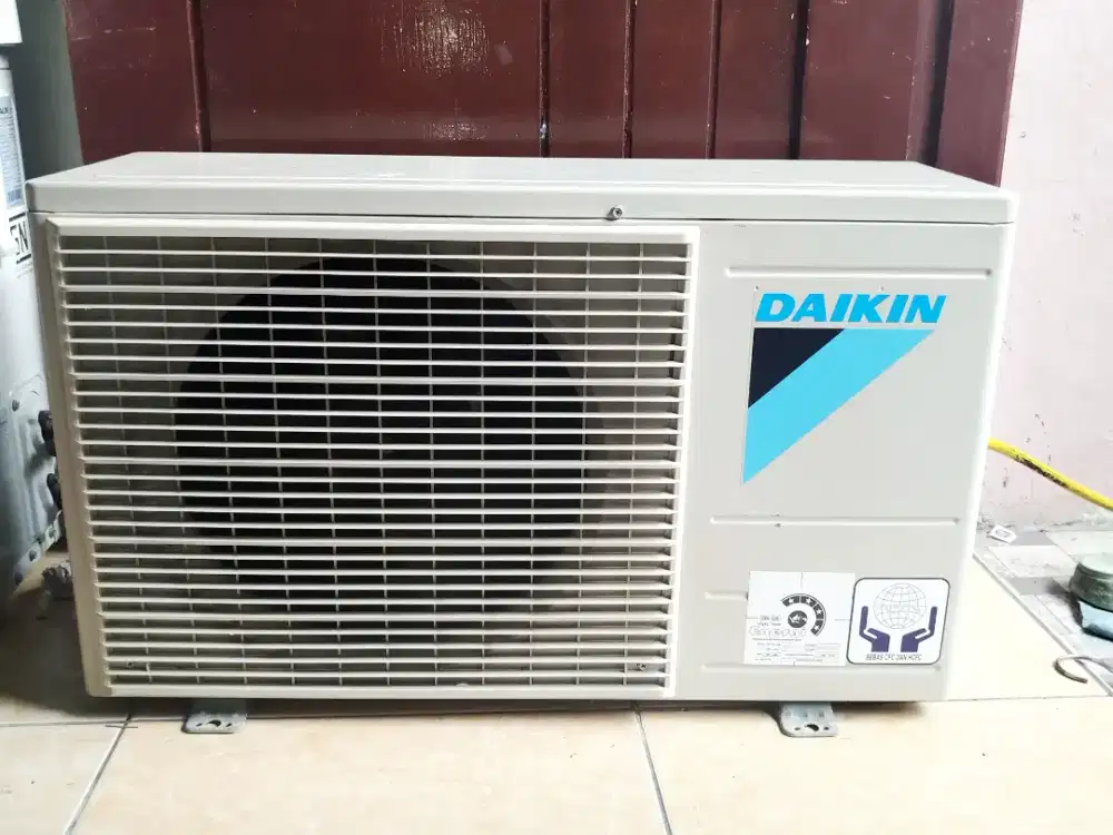 Dijual out door Daikin Thailand 1/2 PK , mulus , orisinil + pasang