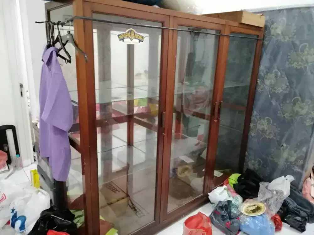 Lemari pajang antik zaman Belanda