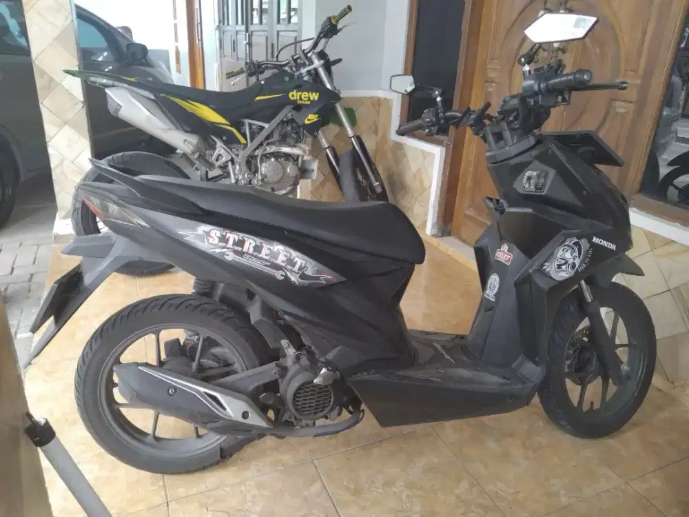 Beat Street 2023 Hitam Doff