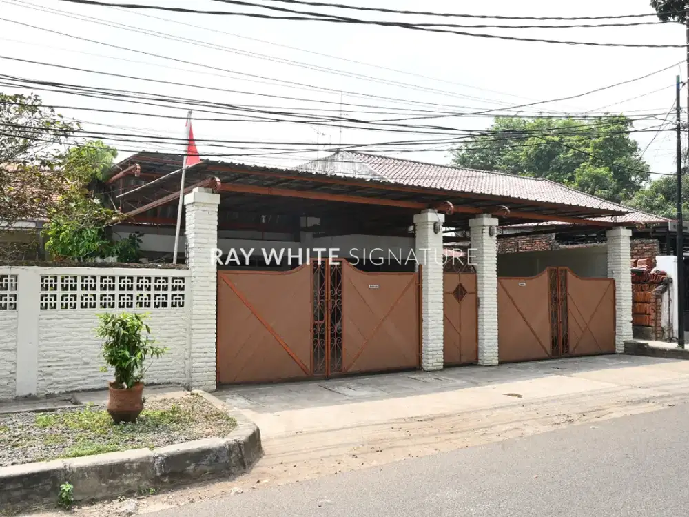 Rumah dijual di Wijaya, Area Strategis bisa untuk usaha
