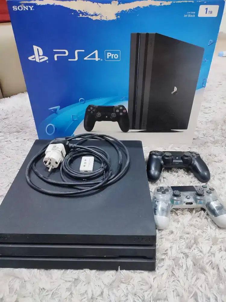 Play Station 4 Pro 1 TB komplit Dus