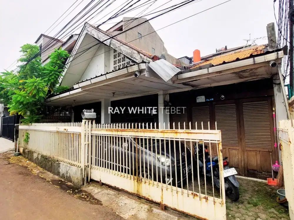 Rumah Hook Tebet Dalam - Hitung Tanah, Lokasi Strategis, Akses 2 Mobil