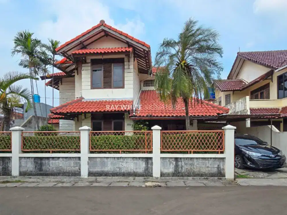 Dijual rumah posisi hook yang asri dan tenang di Jl Amal Bakti, Bintaro