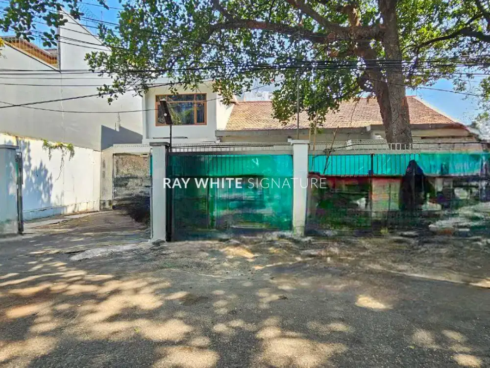 Dijual Rumah Strategis cocok untuk Usaha di Darmawangsa Raya