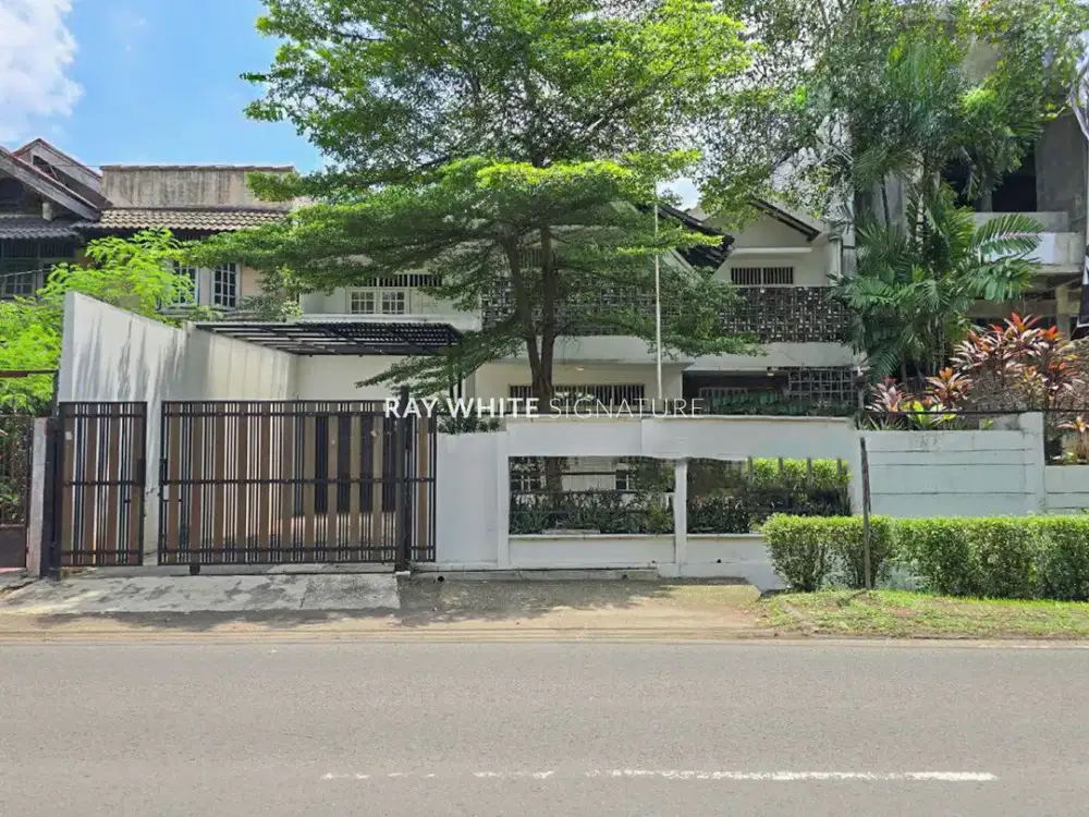 Rumah Lama 2 Lantai Terawat di Jl Bintaro Utara