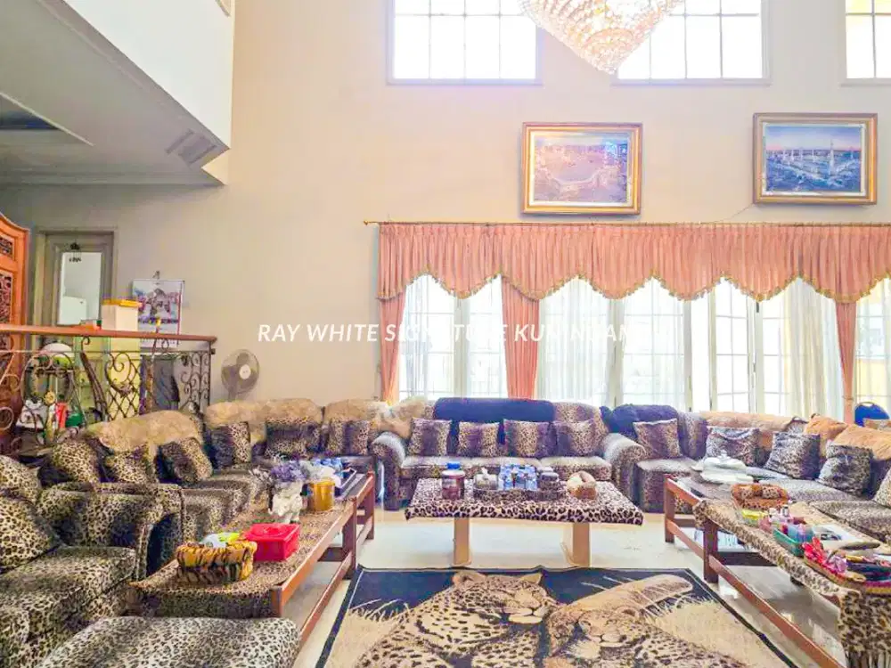 Rumah Classic Mewah dan Tenang didalam komplek di Mega Kuningan