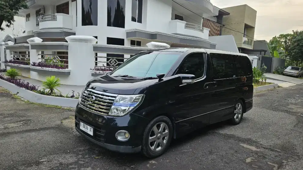 Low KM 80 rb Nissan Elgrand Mewah Mulus Original semua Barang simpanan