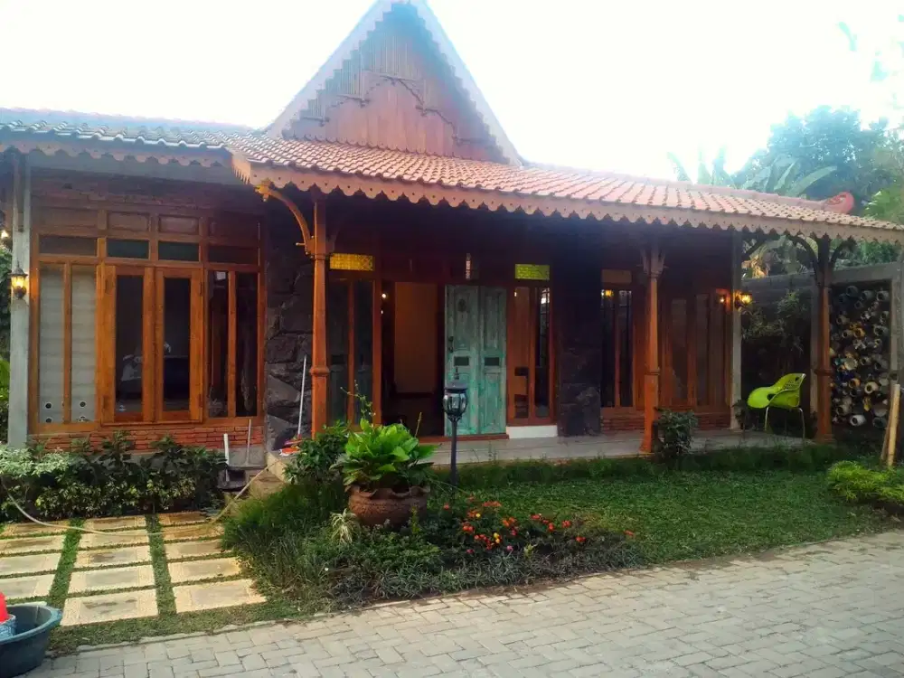 Rumah di design oleh Designer Ternama di Bintaro dekat BXC & Stasiun Kereta