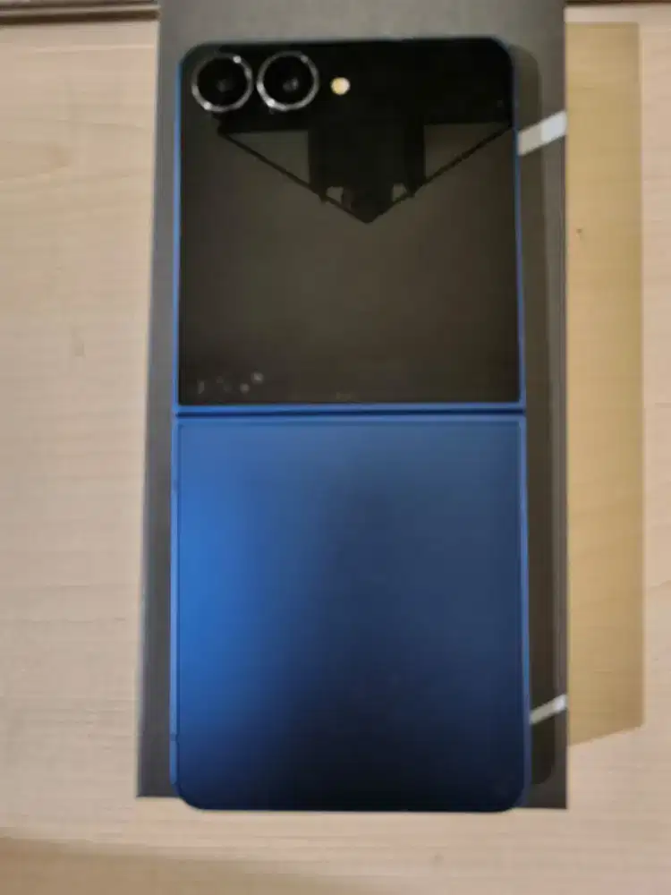 Samsung Z Flip 7 12/512 GB
