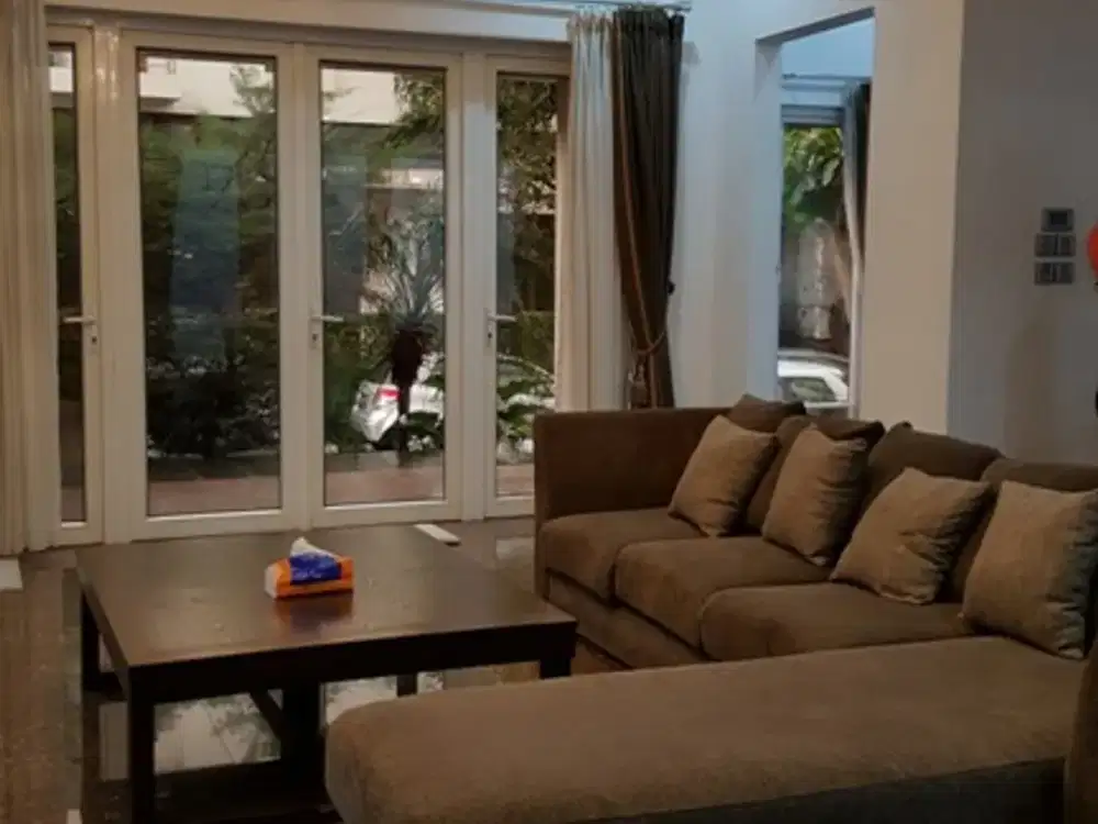 Great Townhouse  in Pejaten