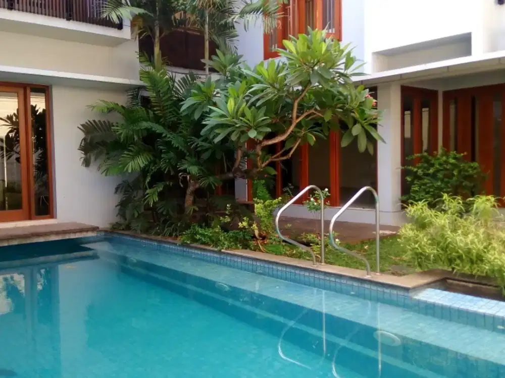 Comfortable and beautiful house In area Menteng for expatriat and others \The price can be negotiable\