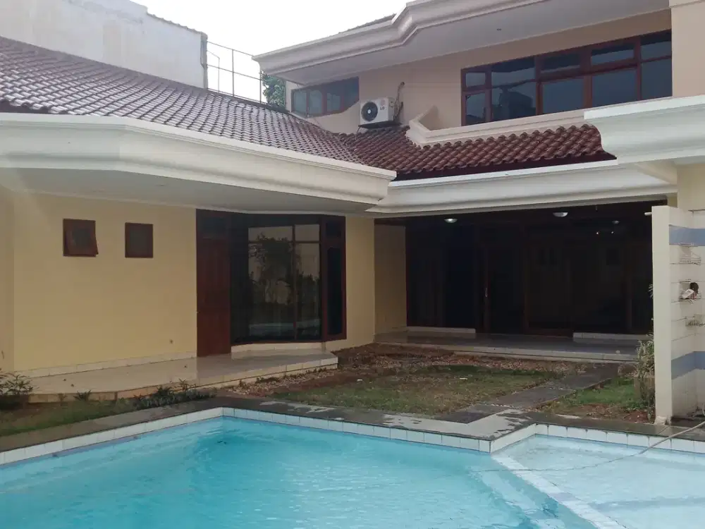 Classic house in Menteng area  \The price can be negotiable\