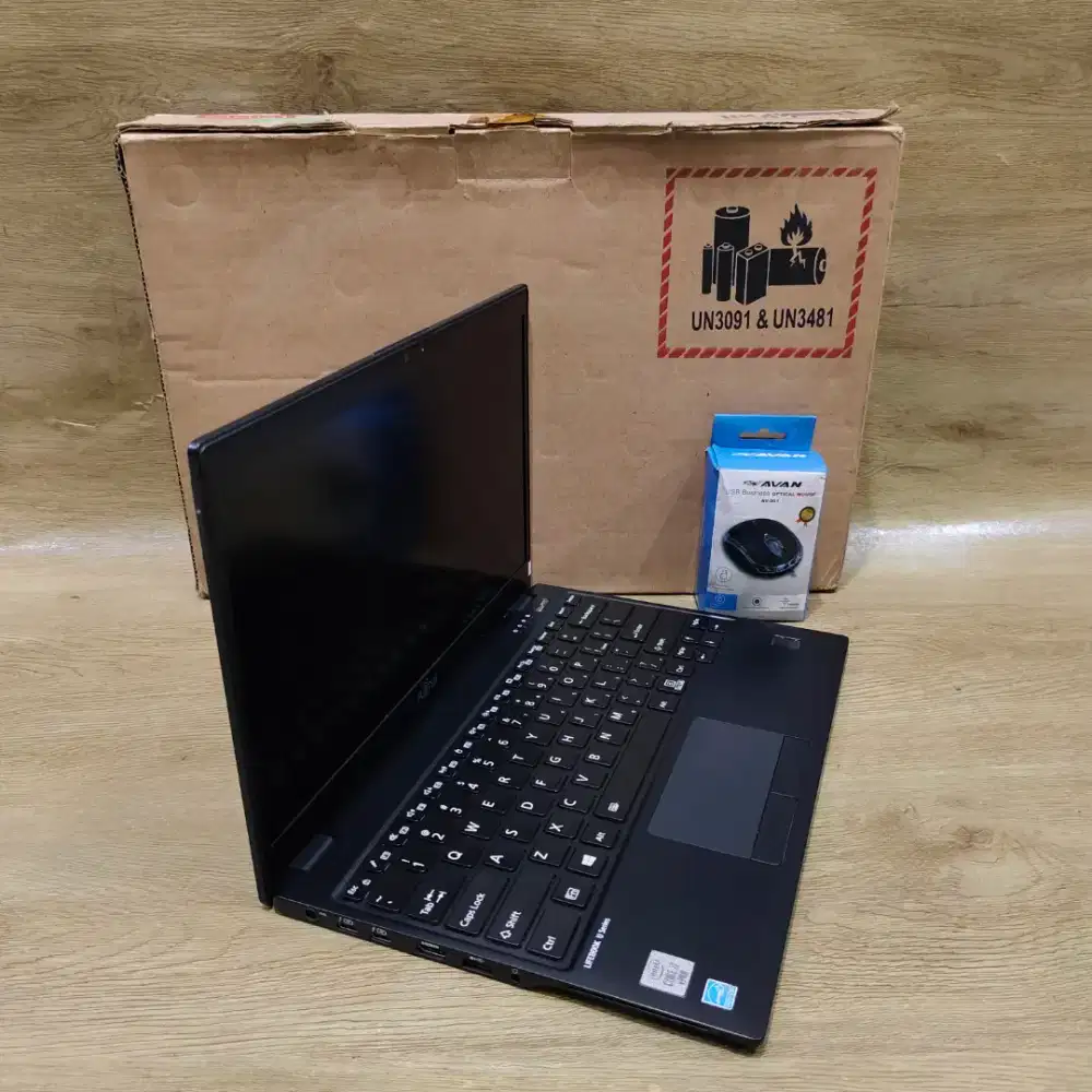 Laptop FUJITSU LIFEBOOK Slim Core i7 Gen 10 Ram 16GB bonus Mouse Baru