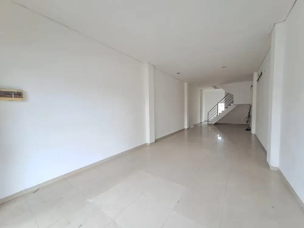 RUKO STRATEGIS CILANDAK, PARKIR LUAS, SIAP PAKAI, AKSES MUDAH DARI LEBAK BULUS, CIPETE, JAGAKARSA