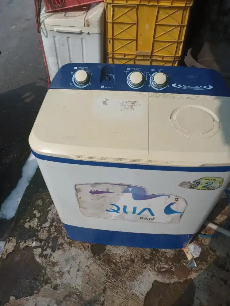 Di jual mesin cuci 2 tabung merek akua