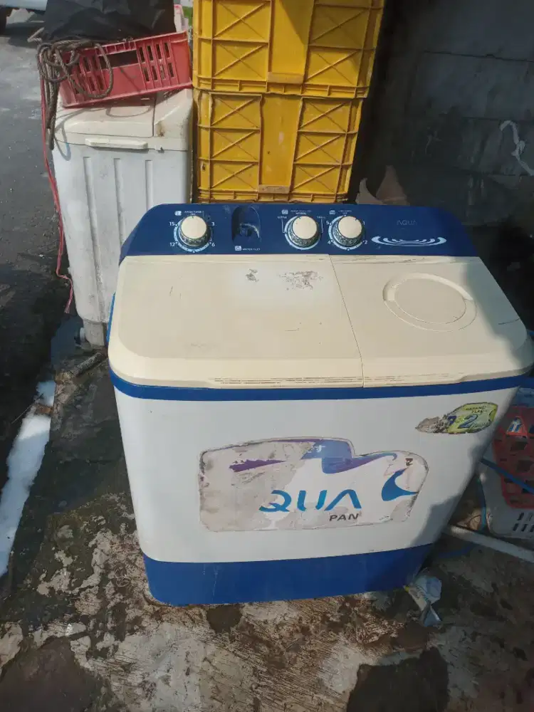 Di jual mesin cuci 2 tabung merek akua
