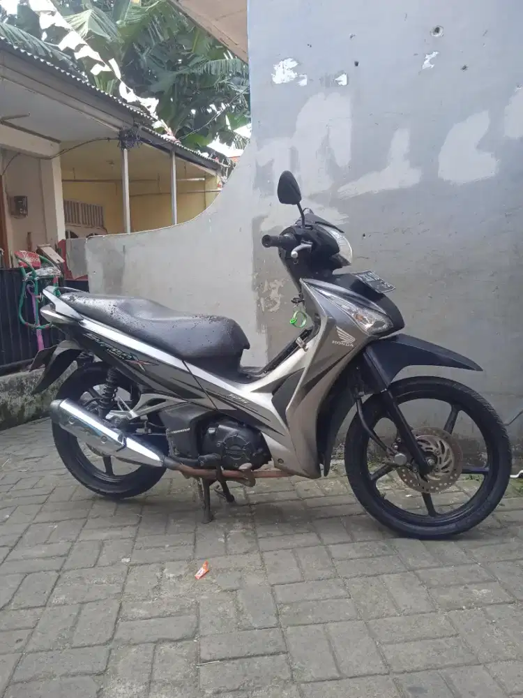Honda Supra x helm in 125 th 2011 original ss lengkap