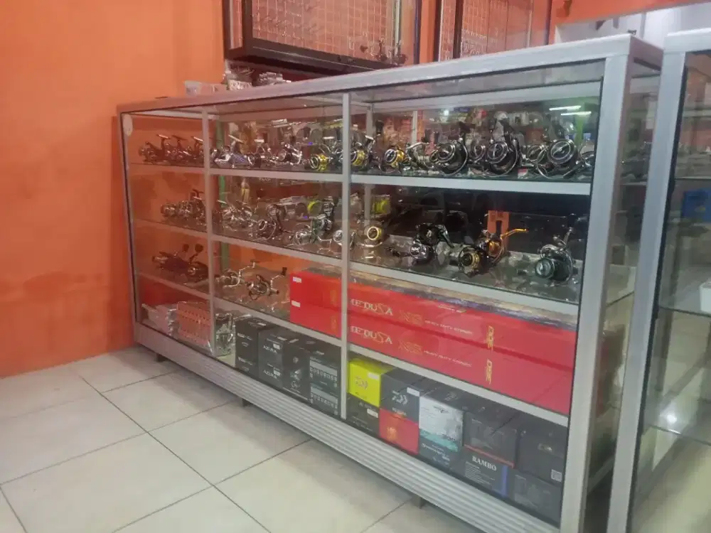 Etalase panjang 2 Meter