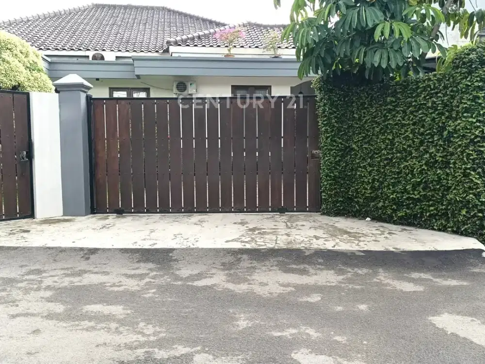 Rumah Asri 1 Lantai Taman Luas Terawat Dekat BXC 7991
