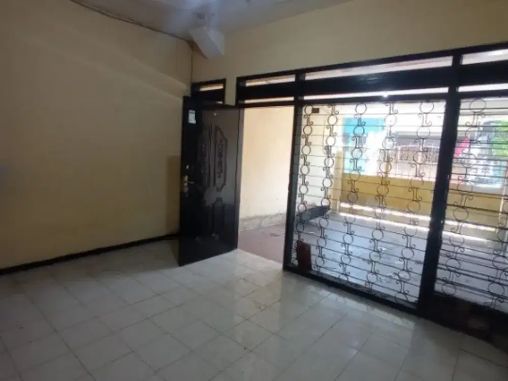 DiSewakan Rumah di Kedungdoro,selangkah ke jl Arjuna