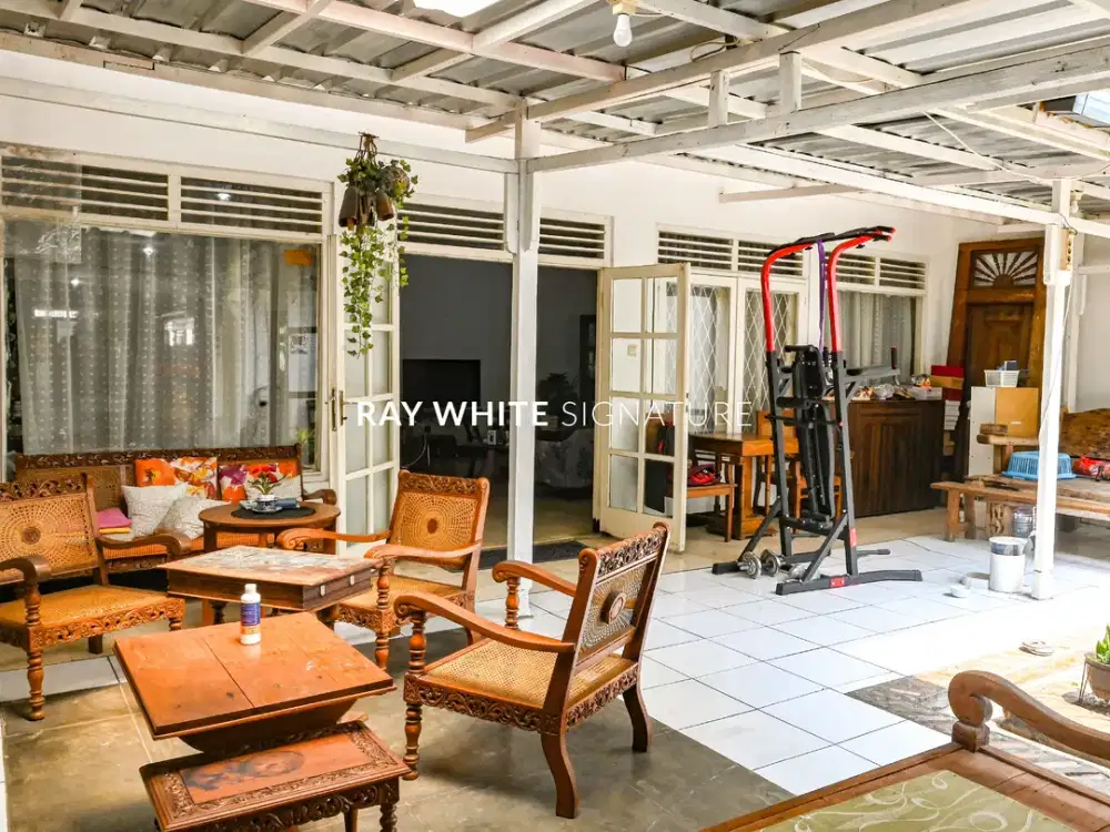 Rumah Lama Terawat di Lokasi Prime, WIjaya - Kebayoran Baru