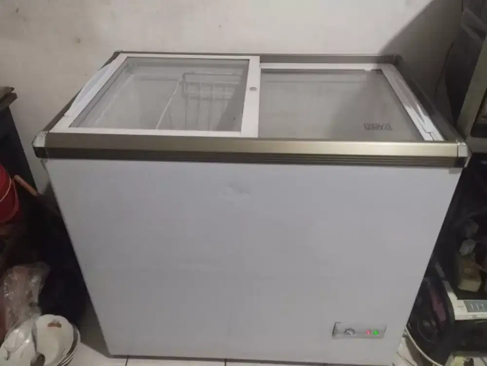 Di jual freezer box RSA ukuran 171 liter