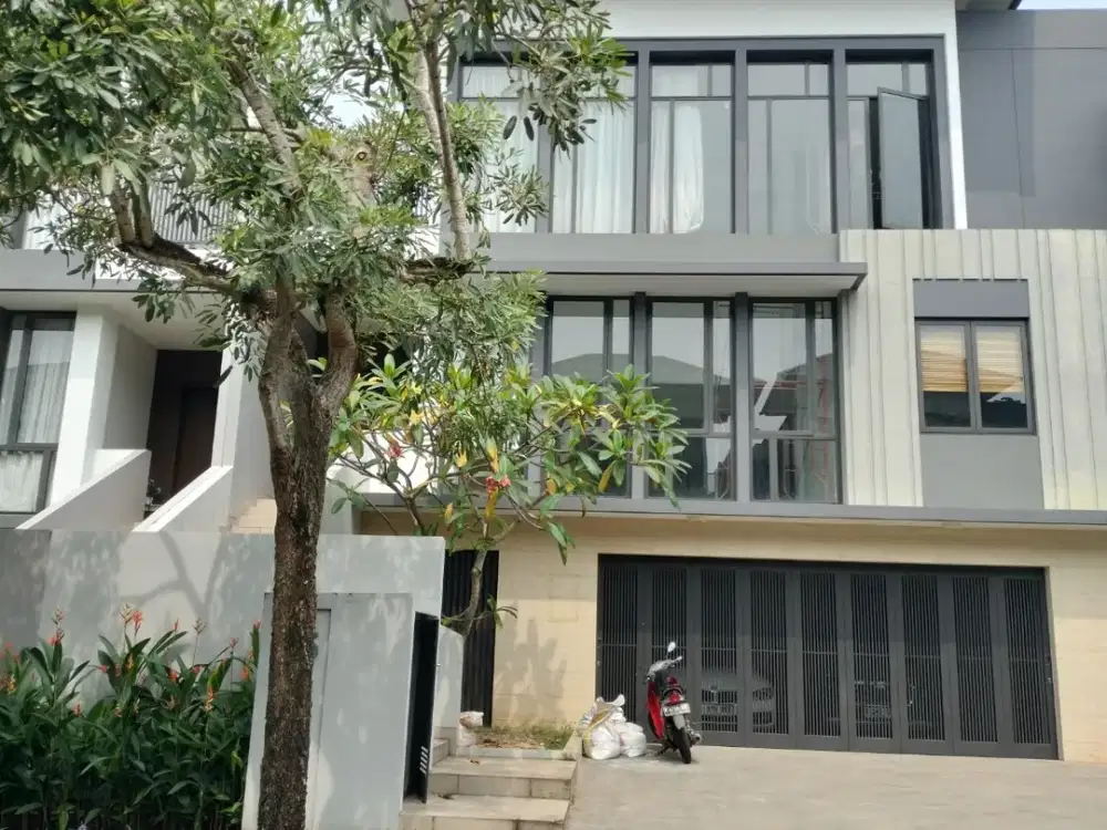 Jual Rumah Mewah ada kolam renang dan lift di Navapark BSD