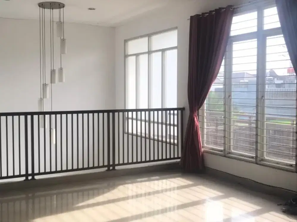 Rumah 4 Kamar dalam Cluster di Komplek Mekar Wangi