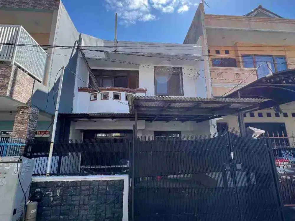 Dijual rumah 2 lt hdp selatan taman palem lestari