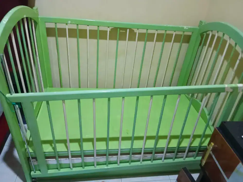 Box bayi kayu jati