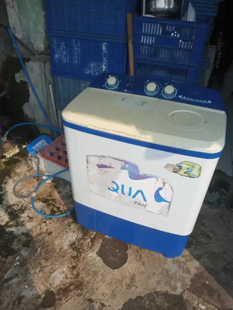 Di jual mesin cuci 2 tabung merek akua