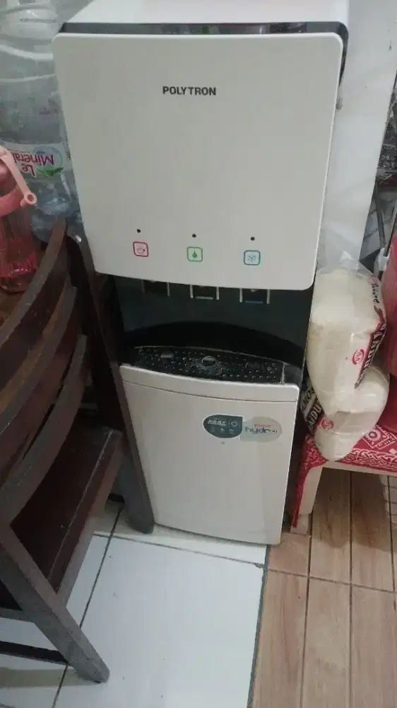 Dispenser galon bawah Polytron PWC 777