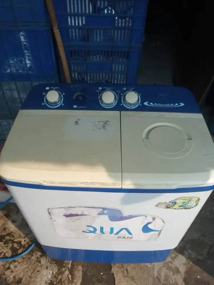 Di jual mesin cuci 2 tabung merek akua