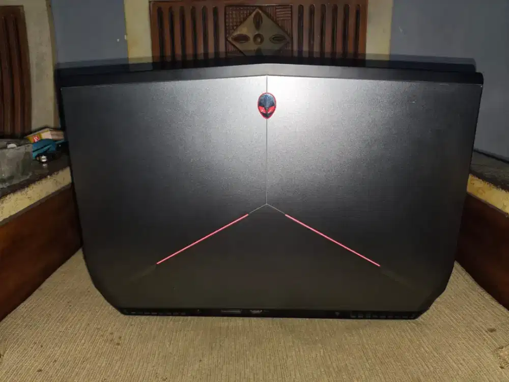 Alienware 17 r3 17.3inch i7 6700hq gtx 980m vram 8gb ram 16gb ssd128gb