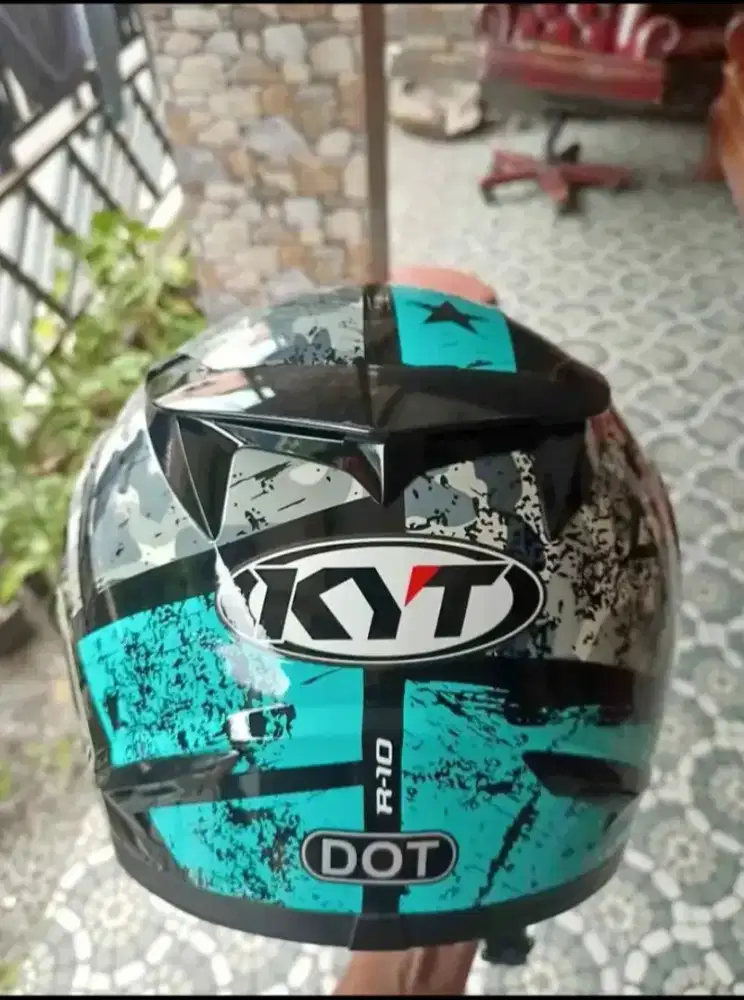 Helm KYT r10 ukuran L