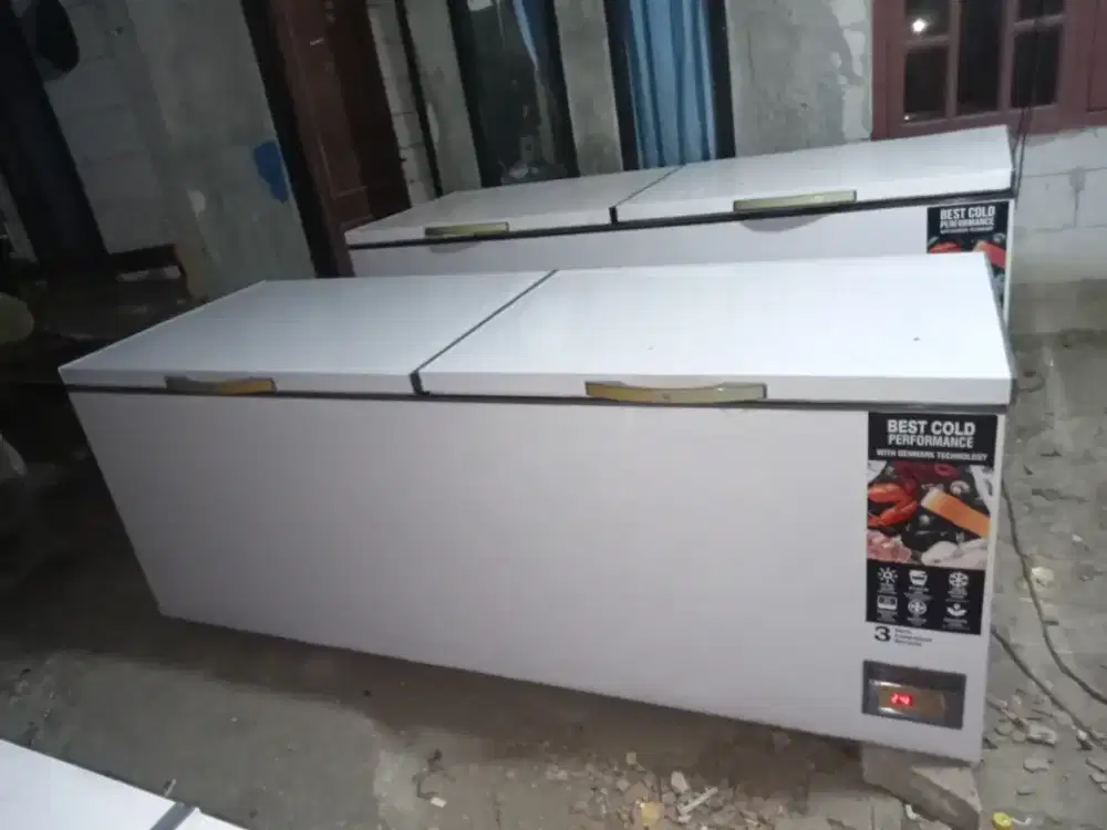 Freezer bok merek Gea kapasitas 1200 liter