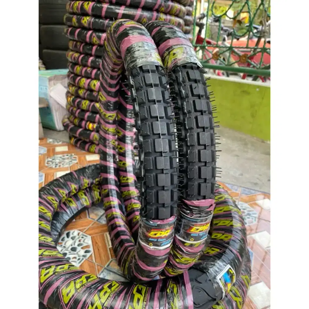 BAN TRAIL RING 17 DEPAN UKURAN 250 BELAKANG UKURAN 275
