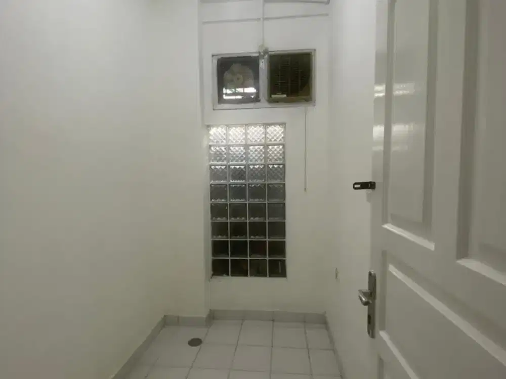 Disewakan ruko diplaza niaga 2 cocok untuk kantor