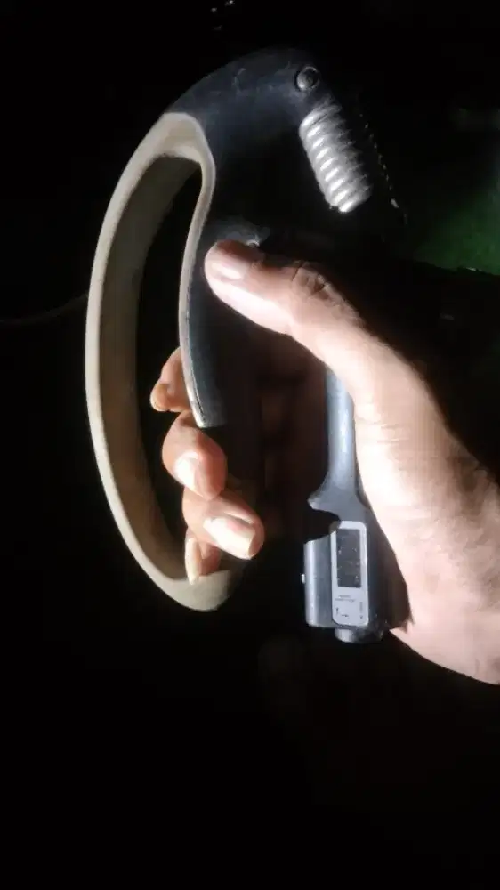 Alat latihan otot tangan dan jari portable (handgrip)