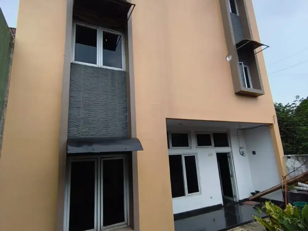 Rumah Ruko Rukan 3 Lantai Pinggir Jalan Sogiri Dekat TOL Tanah Baru Siap Huni Rasa Baru