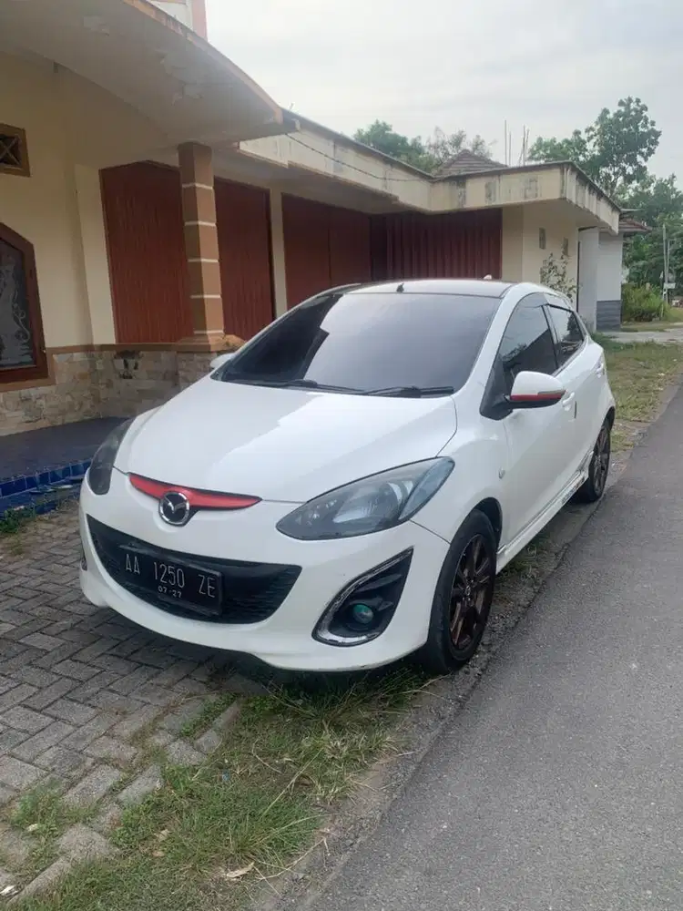 Mazda 2 R matic 2011 Putih kredit garansi mobil murah jazz picanto