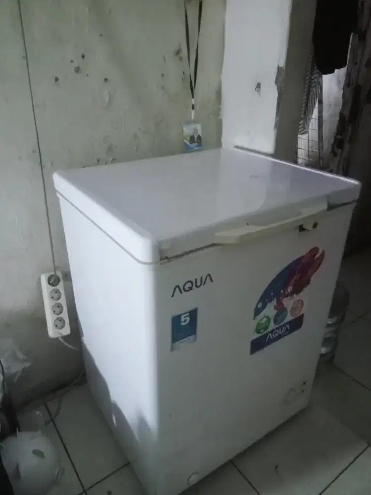 Di jual frezzer box merk AQUA kapasitas 120 liter normal dingin BEKU