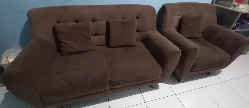 Dijual Satu Set Kursi Sofa + Bantal 3