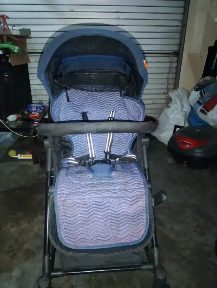 stroller baby untuk mengajak jalan-jalan anak-anak