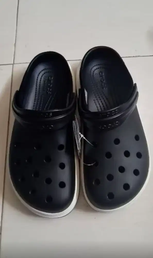 Sendal Crocs Pria