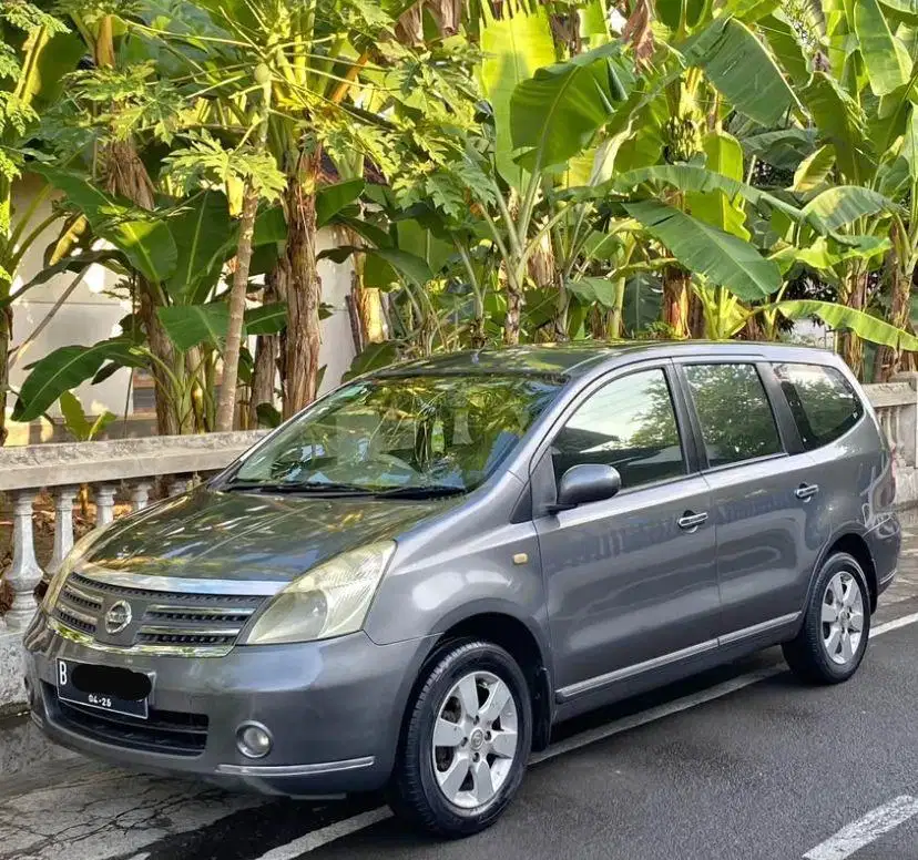 Grand Livina 1.5 Ultimate 2010